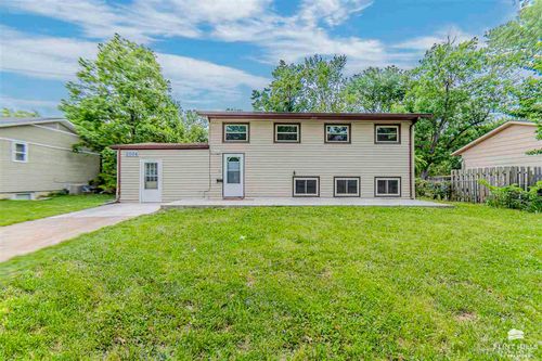 2004 Strong Ave, Manhattan, KS, 66502-4928 | Card Image