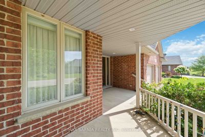 123 Macnab St, House other with 2 bedrooms, 3 bathrooms and 5 parking in Forest ON | Image 3