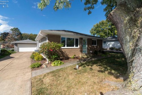 2078 Willowcove Dr, Marblehead, OH, 43440-2471 | Card Image