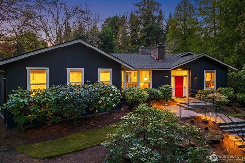 2001 77th Ave Ne, Medina, WA, 98039-2304 | Card Image