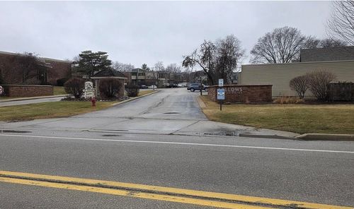 425 W Willow Ct, Fox Point, WI, 53217-2667 | Card Image