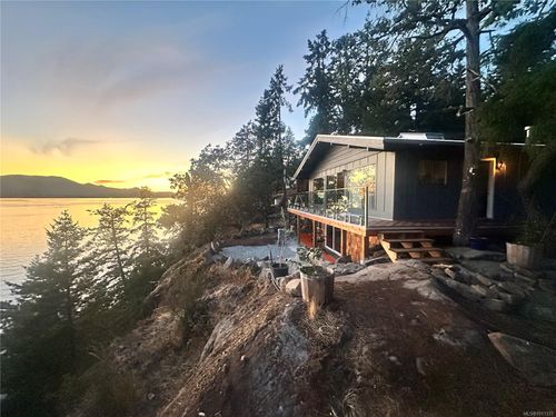 285 Mountain Park Dr, Salt Spring Island, BC, V8K1G3 | Card Image