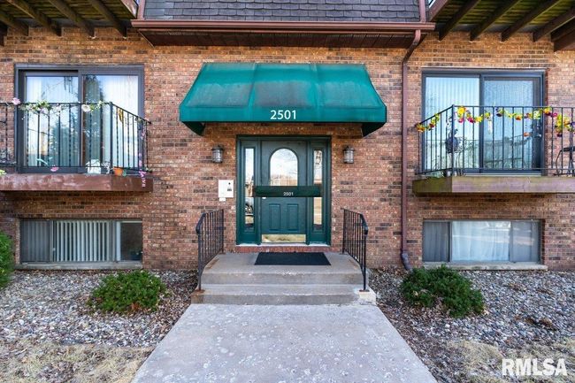 2501 26 Th Avenue Ct, Condo with 2 bedrooms, 1 bathrooms and null parking in Rock Island IL | Image 4