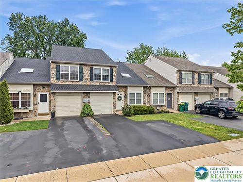 5543 Stonecroft Ln, Allentown, PA, 18106-9177 | Card Image