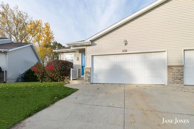 658 Wilshire Court, Condo with 2 bedrooms, 2 bathrooms and null parking in Holland MI | Image 3