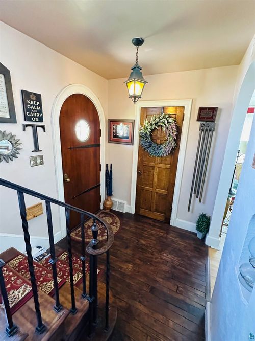 2417 Hammond Ave, Superior, WI, 54880-7120 | Card Image