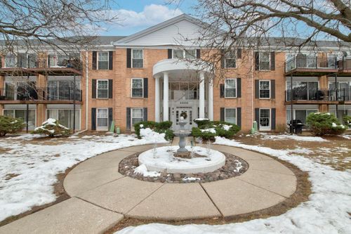 apt-107-5300 Carriageway Dr, Rolling Meadows, IL, 60008-3944 | Card Image