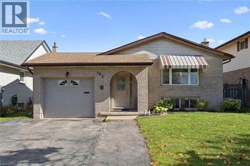 162 The Country Way, Kitchener, ON, N2E2L2 | Card Image