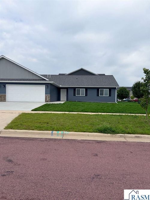 2025 Clark St, Saint Peter, MN, 56082-7527 | Card Image