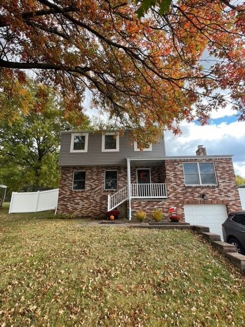 13 Willow Crossing Rd, Greensburg, PA, 15601-9109 | Card Image