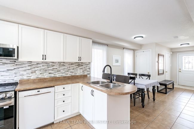 34 Quigley St, House attached with 3 bedrooms, 2 bathrooms and 2 parking in Angus ON | Image 4