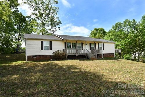 5211 Foley Dr, Hickory, NC, 28602-8280 | Card Image
