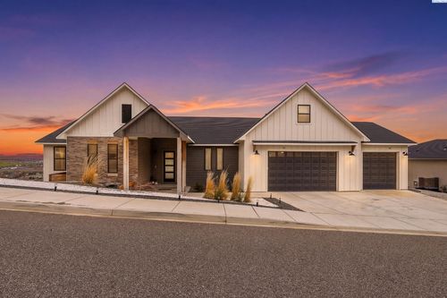 5520 Hershey Ln, West Richland, WA, 99353-6097 | Card Image