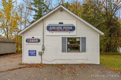 3805 S Ravenna Rd, Ravenna, MI, 49451-9414 | Card Image