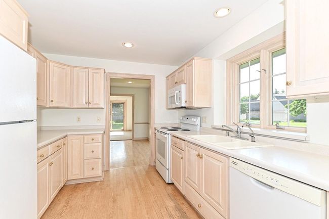 B - 540 Mc Aurther Lane, Condo with 2 bedrooms, 2 bathrooms and null parking in Brookfield WI | Image 13