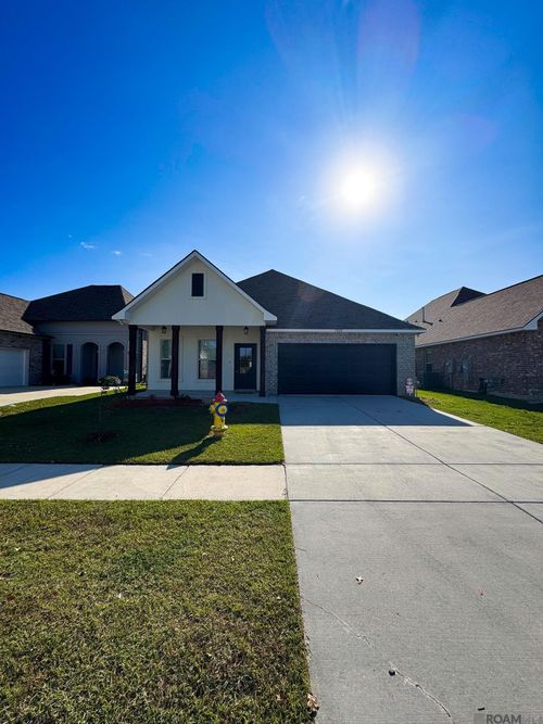 17048 Avocet Dr, Prairieville, LA, 70769-4739 | Card Image