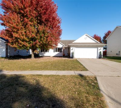 135 Glendale Drive, Home with 3 bedrooms, 3 bathrooms and null parking in Waukee IA | Image 1