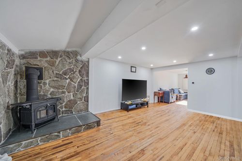 477 Court Ave, Cedarhurst, NY, 11516-1535 | Card Image