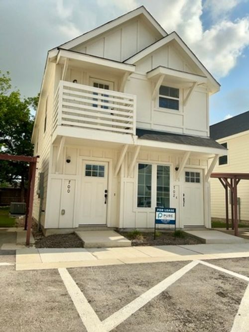 700-2002 W 2nd St, Taylor, TX, 76574-2550 | Card Image