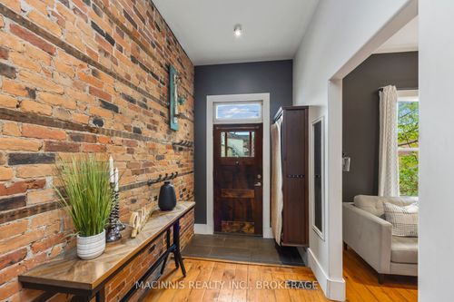 64 Bay St, Kingston, ON, K7K1H6 | Card Image