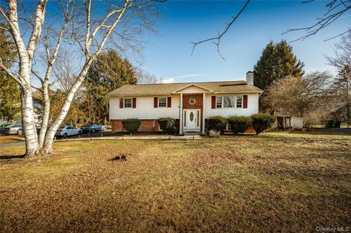 76 Derick Dr, Fishkill, NY, 12524-1031 | Card Image