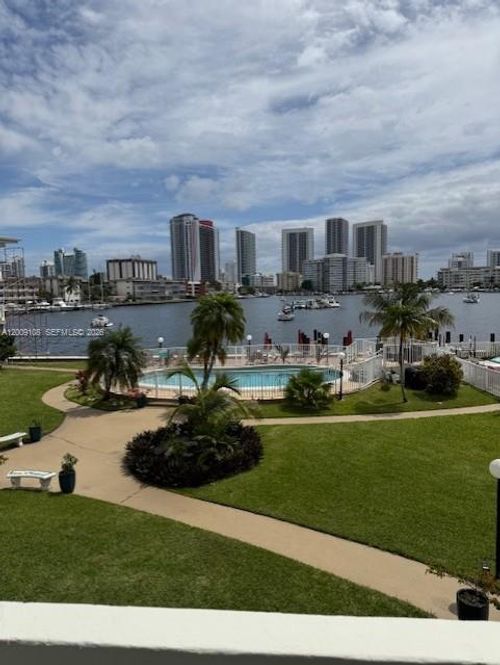 2g-450 Golden Isles Dr, Hallandale Beach, FL, 33009 | Card Image