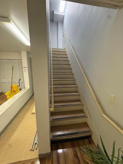 262 Miracle Mile, Coral Gables, FL, 33134-5908 | Card Image