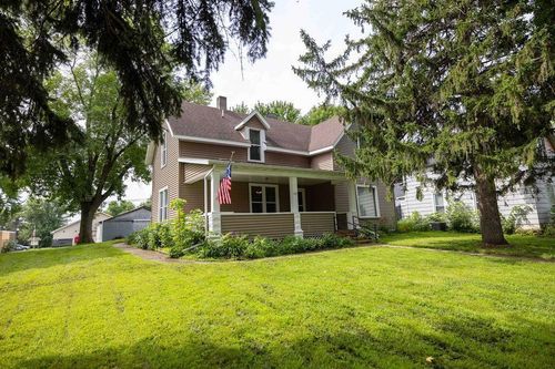 105 Park Ave Nw, Elysian, MN, 56028-2044 | Card Image