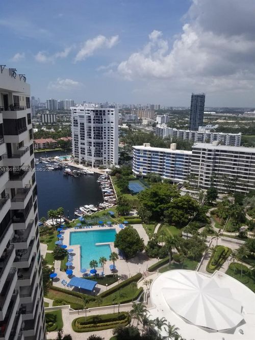 2517-2500 Parkview Dr, Hallandale Beach, FL, 33009-2812 | Card Image