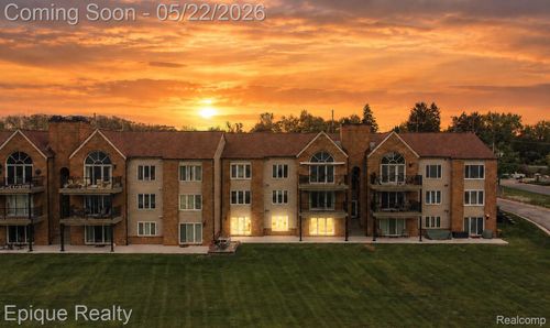 3434 Adams Shore Dr, Waterford, MI, 48329-4202 | Card Image