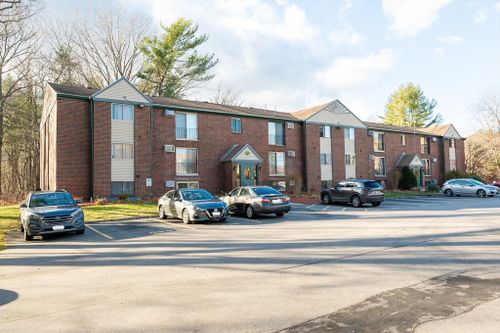 102-123 English Village, Manchester, NH, 03102 | Card Image