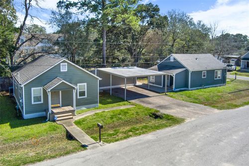 918 W Lang St, Alvin, TX, 77511-2161 | Card Image