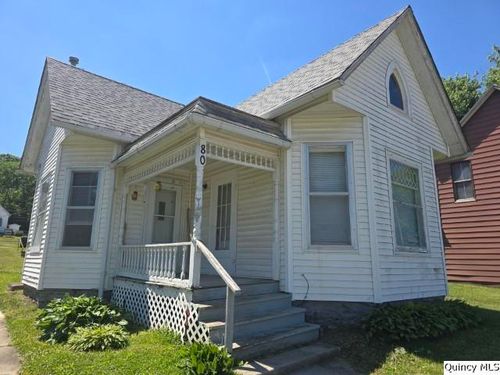 80 W 4th St, Dallas City, IL, 62330-1183 | Card Image