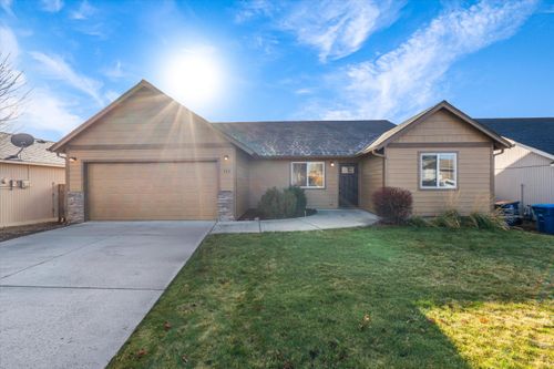 722 Ne Redwood Ave, Redmond, OR, 97756-3813 | Card Image