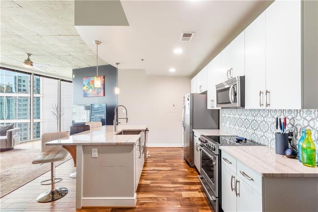 UNIT-1703 - 950 W Peachtree St Nw, Condo with 2 bedrooms, 2 bathrooms and 2 parking in Atlanta GA | Image 4