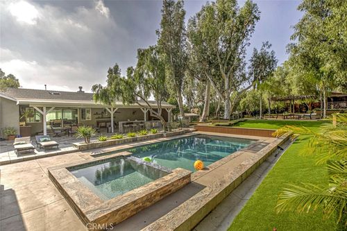 10555 Art St, Sunland, CA, 91040-1301 | Card Image