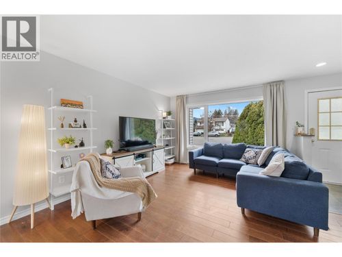 1233 Turri Ave, Kelowna, BC, V1Y8N7 | Card Image