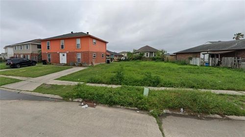 5242 E Lemans St, New Orleans, LA, 70129-1231 | Card Image