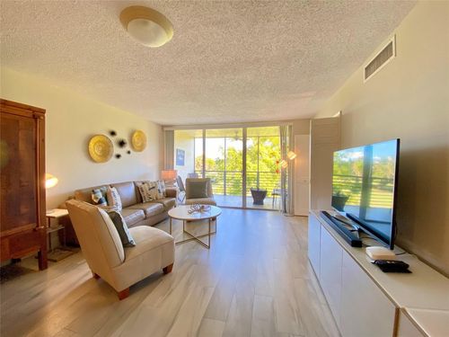 311-3800 Oaks Clubhouse Dr, Pompano Beach, FL, 33069-3664 | Card Image