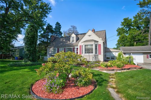 1342 Mcewen St, Burton, MI, 48509-2129 | Card Image