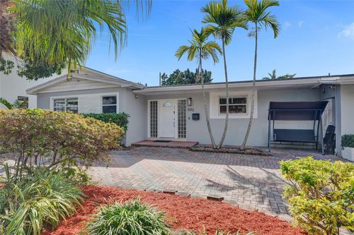 1052 Ne 179th Ter, North Miami Beach, FL, 33162-1257 | Card Image