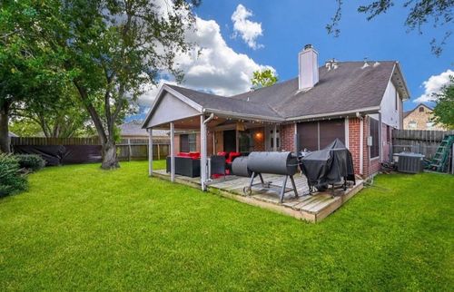 1013 Chesterwood Dr, Pearland, TX, 77581-6749 | Card Image