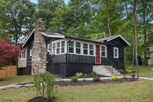 55 Hillside Ave, Stockholm, NJ, 07460-1908 | Card Image