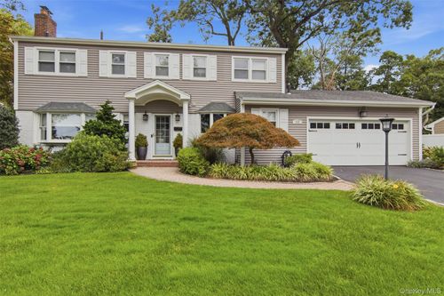 10 Hilltop Ln, Oyster Bay, NY, 11771-3912 | Card Image