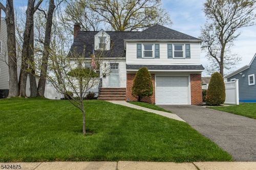 636 Roosevelt St, Westfield, NJ, 07090-4173 | Card Image