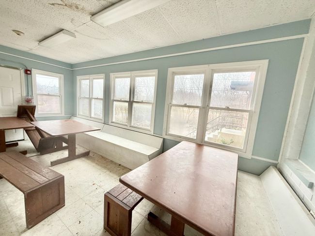 911 W Main Rd, Home with 0 bedrooms, 0 bathrooms and null parking in Middletown RI | Image 8
