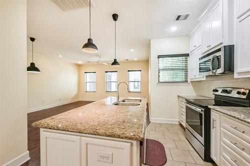 242 Lenox St, Houston, TX, 77011-3238 | Card Image