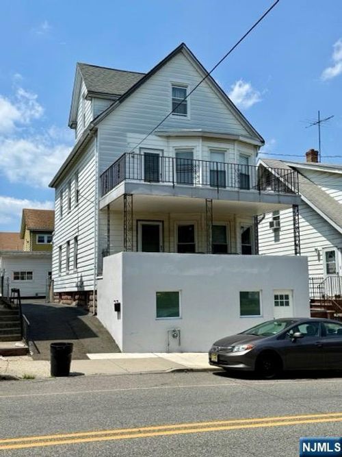 634 Clifton Ave, Clifton, NJ, 07011-4204 | Card Image