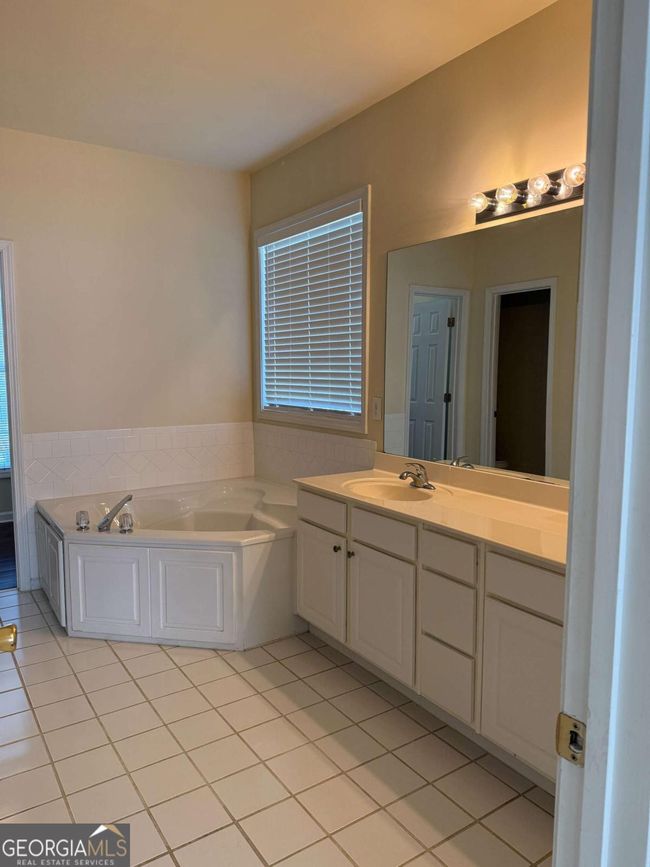 430 Ruby Forest Pkwy, House other with 4 bedrooms, 3 bathrooms and 2 parking in Suwanee GA | Image 25