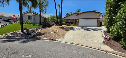 23514 Little Creek Dr, Canyon Lake, CA, 92587-7431 | Card Image
